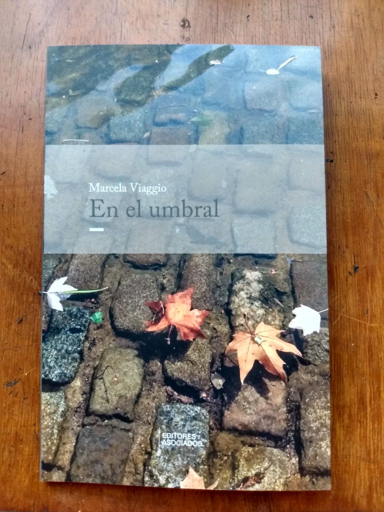 En el umbral, Pájaro con alas desplegadas